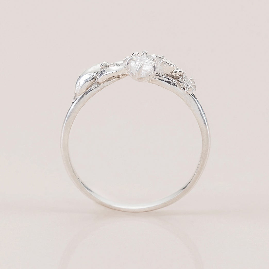Unique Flower Engagement Ring No.4 White Gold - Moissanite/Diamond - Roelavi