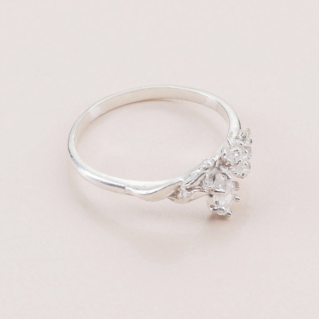 Unique Flower Engagement Ring No.4 White Gold - Moissanite/Diamond - Roelavi