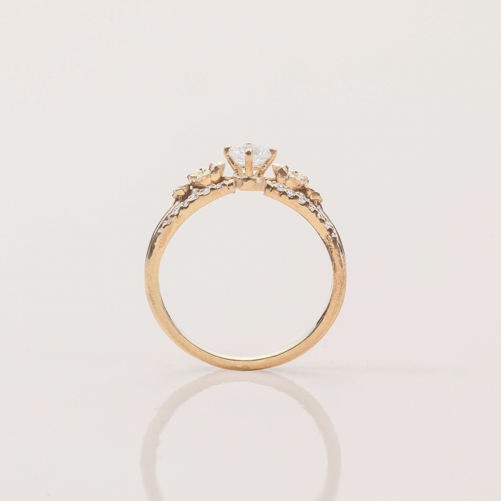 Unique Flower Engagement Ring No.8 Yellow Gold - Moissanite/Diamond - Roelavi