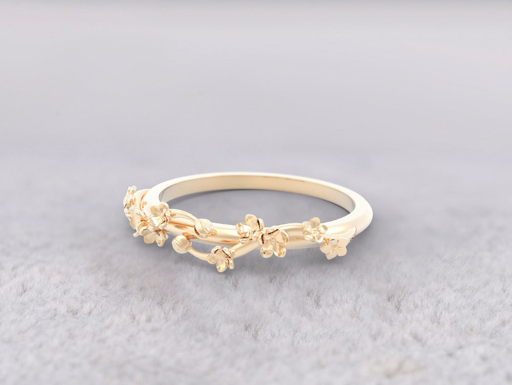 Unique Flowers and Buds Wedding Ring No.69 in Yellow Gold
