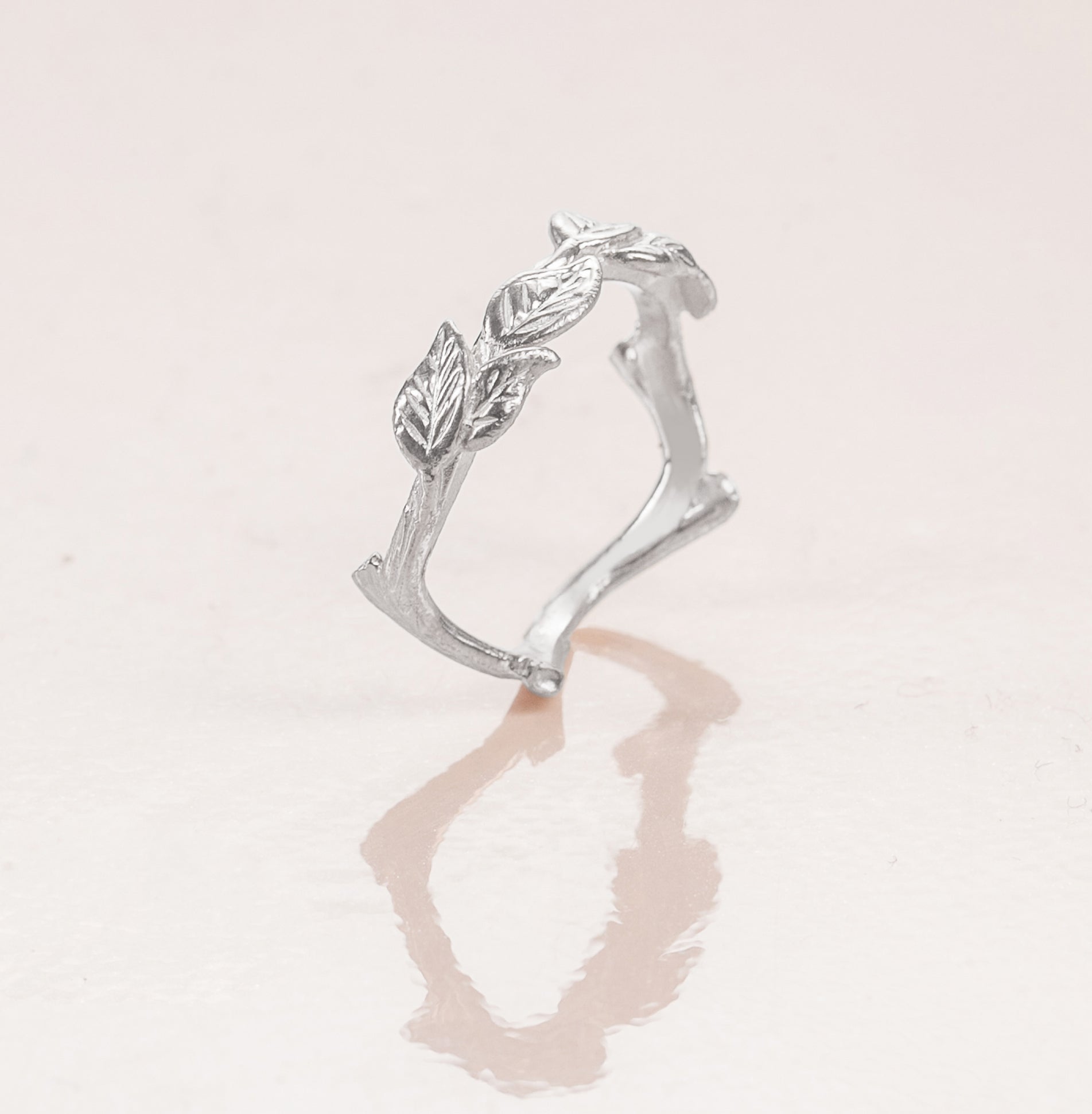Unique Leaves Ring No.3 in White Gold - Roelavi