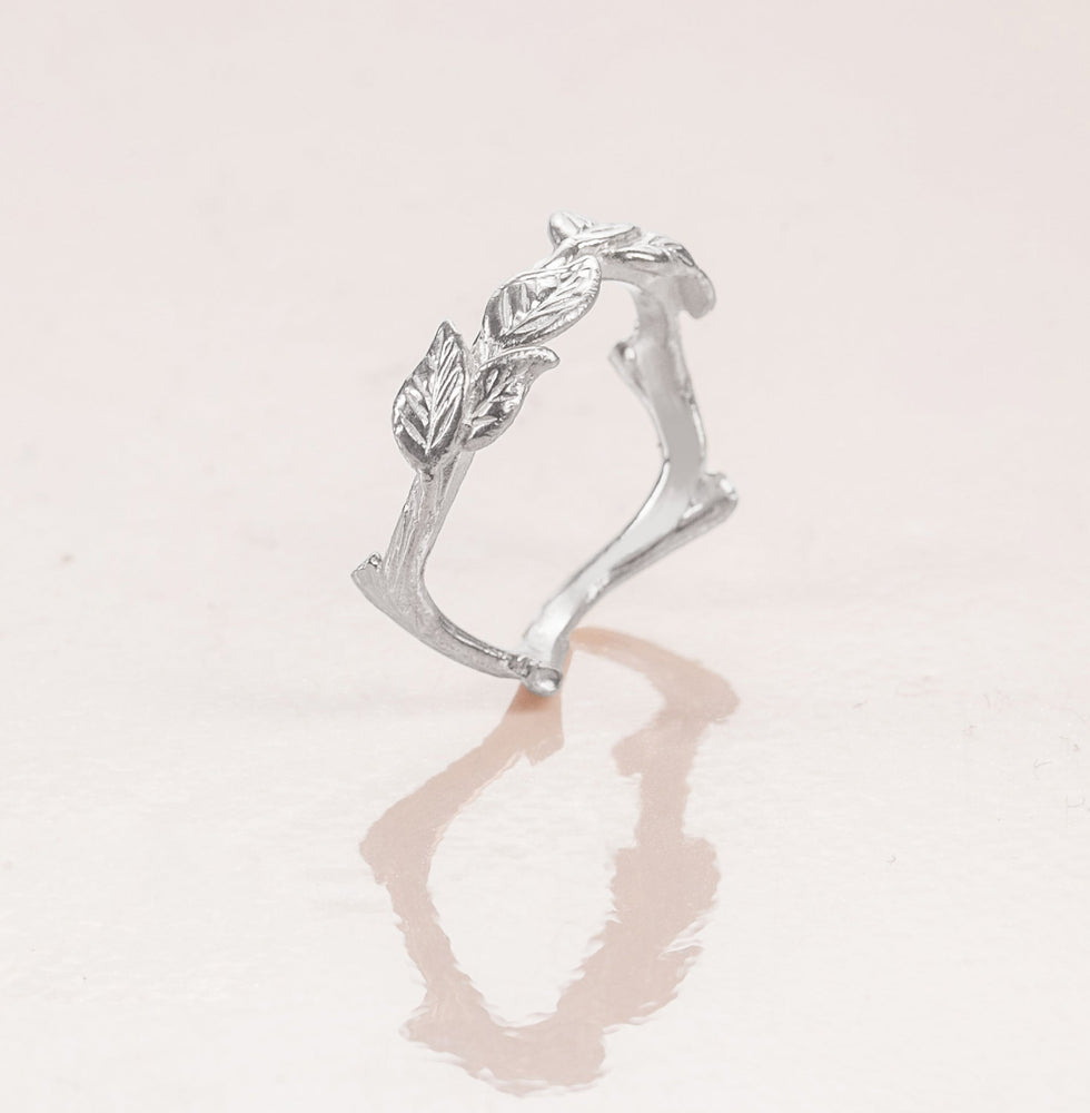 Unique Leaves Ring No.3 in White Gold